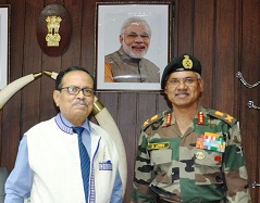 The Governor of Arunachal Pradesh Shri JP Rajkhowa with Corps Commander 4 Corps Lt. General D. Anbu, AVSM, YSM, SM at Raj Bhavan, Itanagar on 16th April 2016